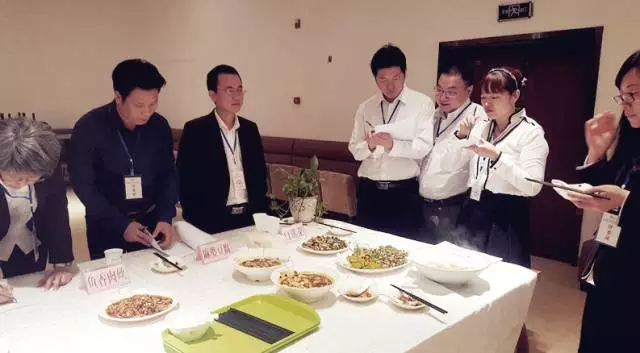 总公司相关领导及重庆总经理周中娟试菜评分.png